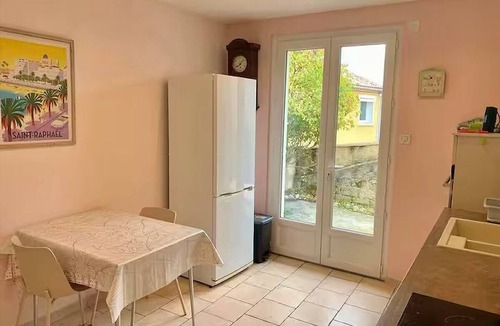 Greoux-les-Bains House | Charming village house with garden in the center of the village