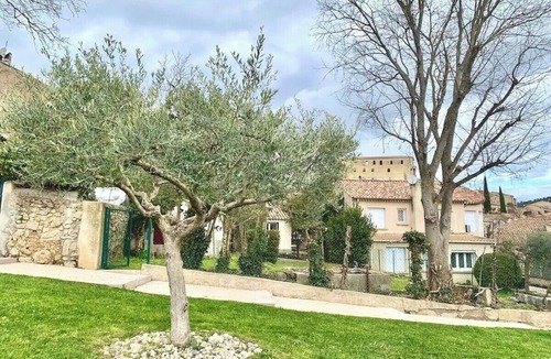 Greoux-les-Bains House | Charming village house with garden in the center of the village