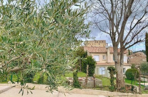 Greoux-les-Bains House | Charming village house with garden in the center of the village