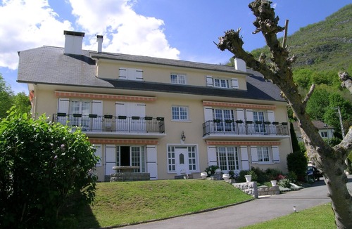 Ayzac-Ost Apartment | charming villa in Ayzac ost