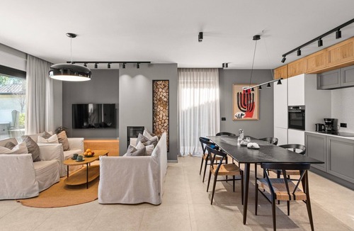 Kadumi Villa | Charming Villa San Vincenti with swimming pool, jacuzzi and sauna