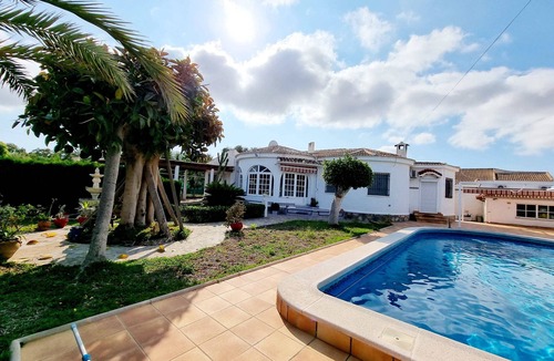 El Chaparral House | Charming Villa with Private Pool in Urb La Siesta Torrevieja