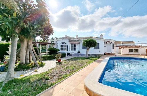 El Chaparral House | Charming Villa with Private Pool in Urb La Siesta Torrevieja
