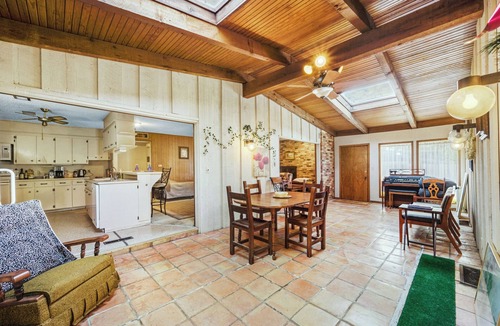 Lawton Villa | Charming villa with 1 huge bedroom and AC, WiFi in beautiful Lawton