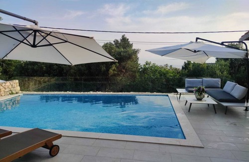 Banjol House | Charming Villa with best seview