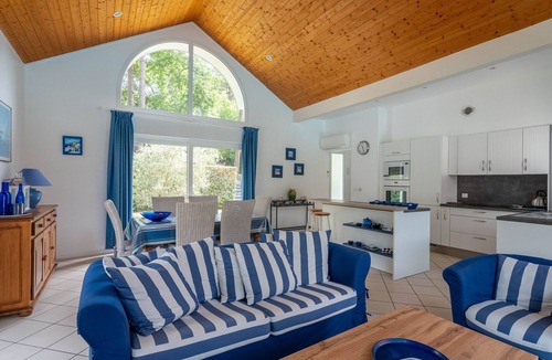 Biscarrosse House | Charming Villa with Private Heated Pool, Near Golf, Lake, Beach, Surf, and Aqua Park