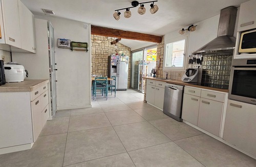 Lattes Villa | Charming villa with garden and pool – sunny holidays guaranteed!
