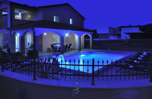 Buzinija Villa | Charming Villa with Hydro Massage Pool, Perfect for Groups of 8