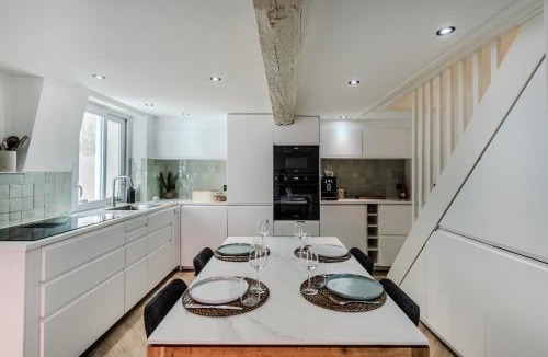 Bagnols-en-Foret Apartment | Charming Village House