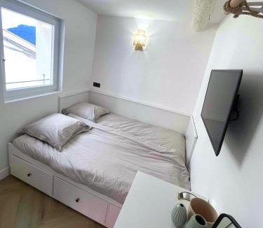 Bagnols-en-Foret Apartment | Charming Village House