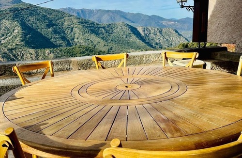 Cambia House | Charming village house with terrace and superb mountain views!
