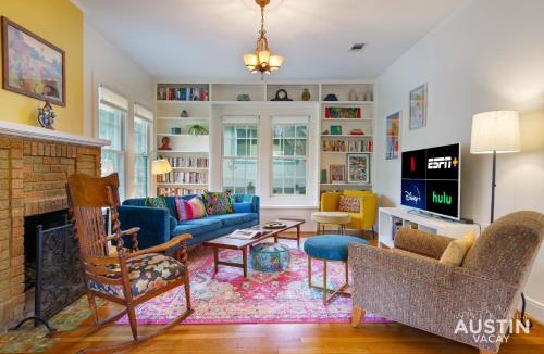 Barton Heights House | Charming Vintage House in Zilker with Hot Tub and Parking