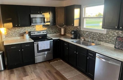Greensburg House | Charming Vintage Sunshine Bungalow – Cozy Country Views Near Downtown Greensburg