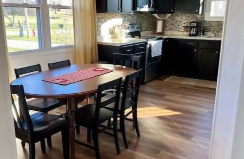 Greensburg House | Charming Vintage Sunshine Bungalow – Cozy Country Views Near Downtown Greensburg