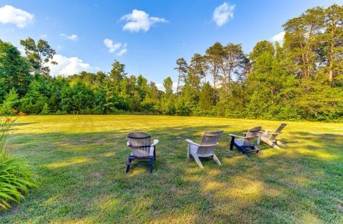 Farmville House | Charming Virginia Retreat w/Covered Porch & Yard!