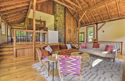 Waitsfield House | Charming Waitsfield Escape: 10 Mi to Sugarbush!