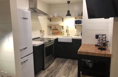 Auburn Apartment | Charming Walkable Studio – Steps to Auburn & Stadium