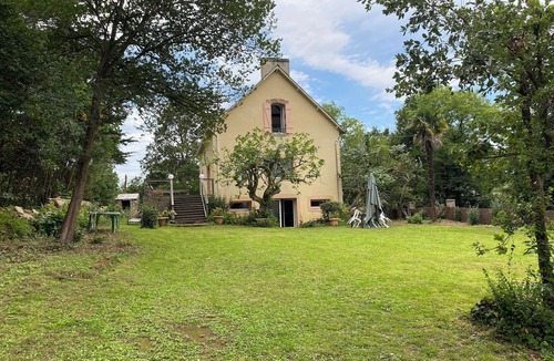 Ile-aux-Moines House | Charming walled house with a beautiful garden.Located on a car free island
