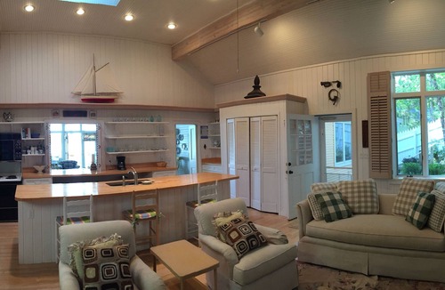 Walloon Lake Cottage | Charming Walloon Lake Cottage on the Water