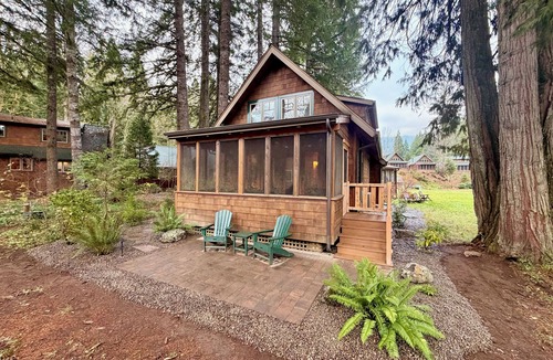 McKenzie Bridge Cabin | Charming Waterfront Cabin in McKenzie Bridge with WiFi, AC