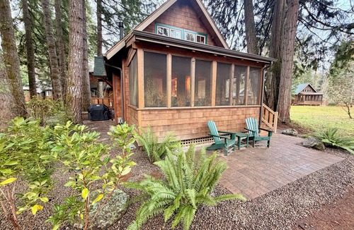 McKenzie Bridge Cabin | Charming Waterfront Cabin in McKenzie Bridge with WiFi, AC