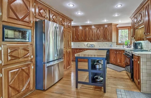 Mont-Tremblant Ski Chalet | Charming waterfront cottage- fully equipped!