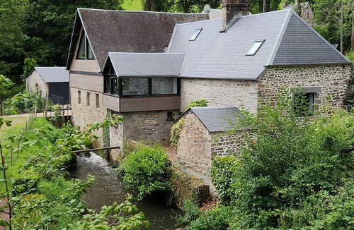 Malloue House | Charming waterfront mill