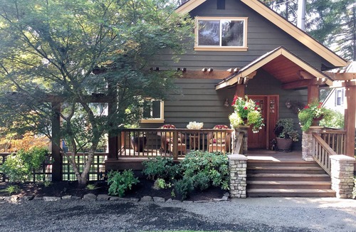 Allyn-Grapeview House | Charming Waterfront Cottage on Treasure Island