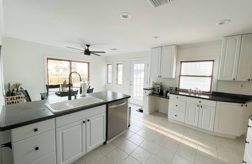 Osbornsville House | CHARMING WATERFRONT HOME IN PRIVATE BEACH COMMUNITY