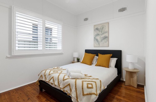 Woy Woy House | Charming Waterfront Cottage -Pet Friendly - WoyWoy