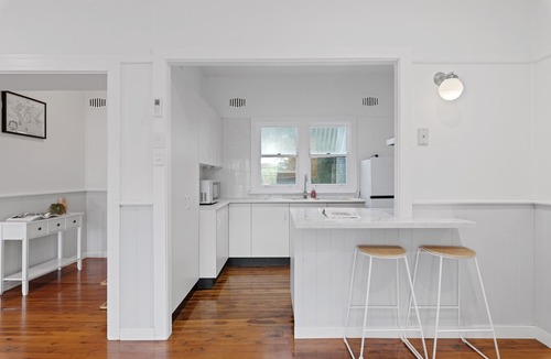 Woy Woy House | Charming Waterfront Cottage -Pet Friendly - WoyWoy