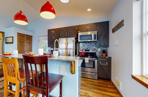 Camano Island House | Charming Waterfront Studio Rental with fireplace on Camano Island