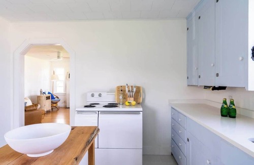 Bonnet Shores House | Charming Waterfront Cottage