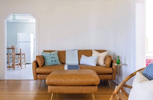 Bonnet Shores House | Charming Waterfront Cottage