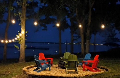 Afton Cabin | Charming Waterfront Cabin on Monkey Island at Grand Lake. Pet Friendly!