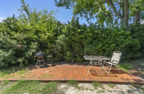 Norfolk House | Charming Waterfront Cabin Cabin