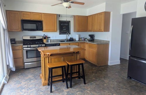McFarland House | Charming Waterfront Getaway 2BR Near Madison