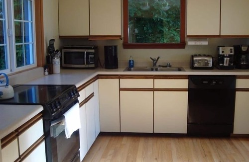 Kingston House | Charming Waterfront Home with Gorgeous View