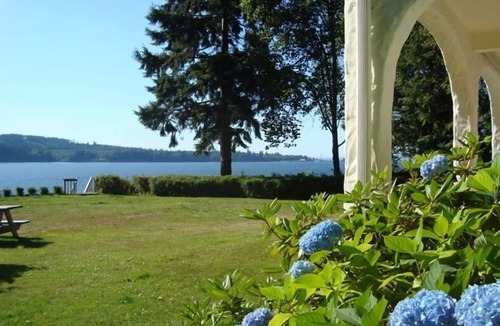 Kingston House | Charming Waterfront Home with Gorgeous View