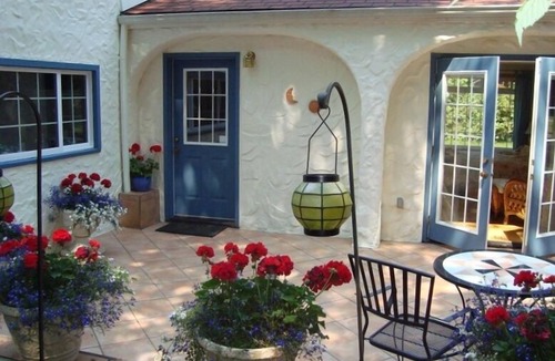 Kingston House | Charming Waterfront Home with Gorgeous View