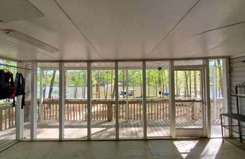 Eatonton House | Charming Waterfront Lake Cabin