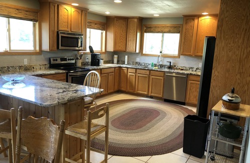 Republic Cabin | Charming Waterfront Pine Cabin on Curlew Lake