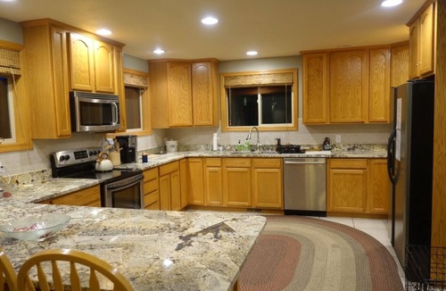 Republic Cabin | Charming Waterfront Pine Cabin on Curlew Lake