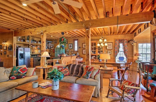 Ridgeway Cabin | Charming Waterfront Ridgeway Cabin w/Dock!