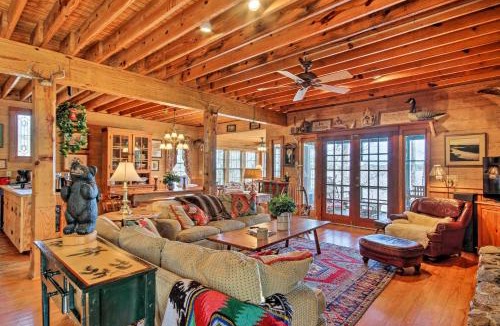 Ridgeway House | Charming Waterfront Ridgeway Cabin with Dock!