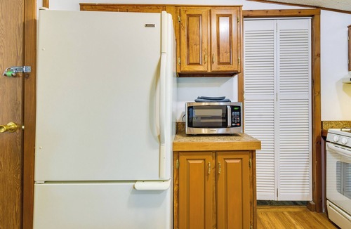 Watkins Glen Cottage | Charming Watkins Glen Home w/Deck & Yard!