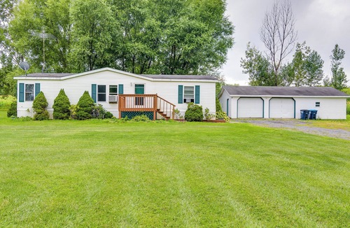 Watkins Glen Cottage | Charming Watkins Glen Home w/Deck & Yard!