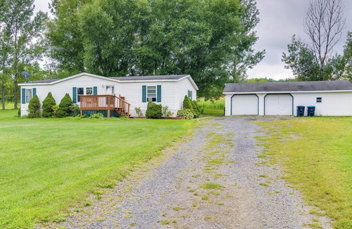 Watkins Glen Cottage | Charming Watkins Glen Home w/Deck & Yard!