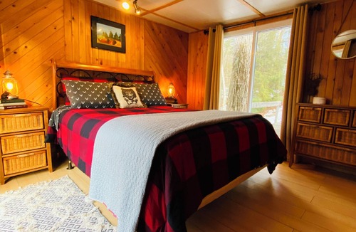 Hastings Highlands Resort | Charming, well appointed, pet-friendly cottage resort for couples near Bancroft!