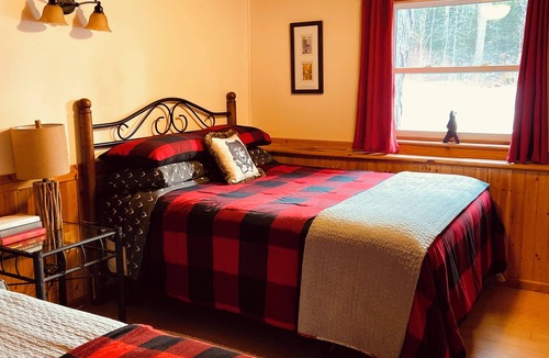 Hastings Highlands Resort | Charming, well appointed, pet-friendly cottage resort for couples near Bancroft!